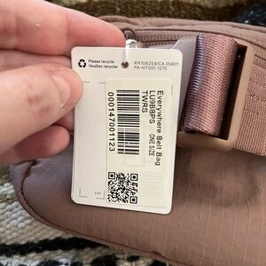 Lululemon Everywhere Belt Bag in Twilight Rose 
NWT